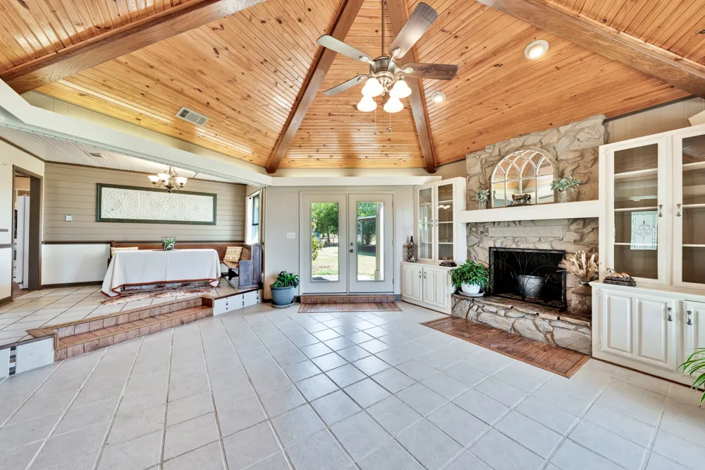 8727 S Fm 69 Como, TX 75431