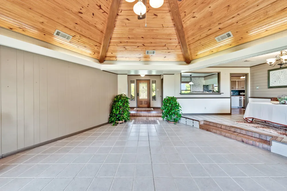 8727 S Fm 69 Como, TX 75431