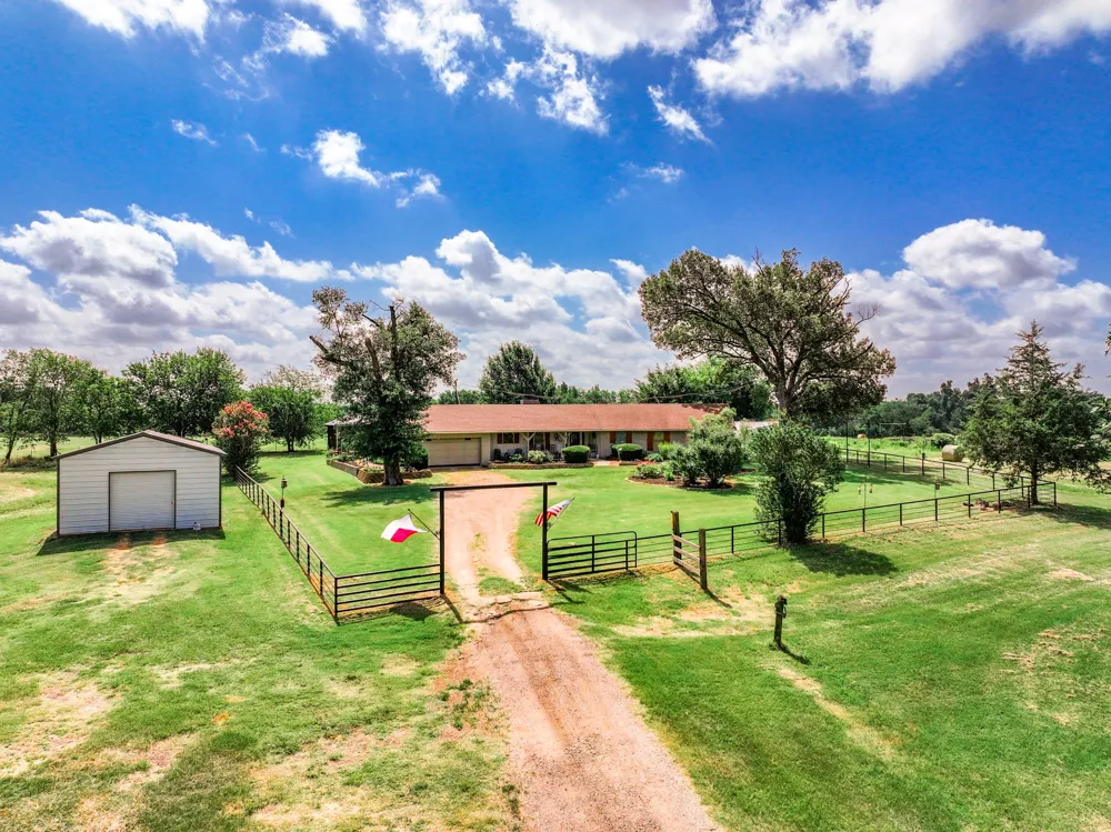 8727 S Fm 69 Como, TX 75431