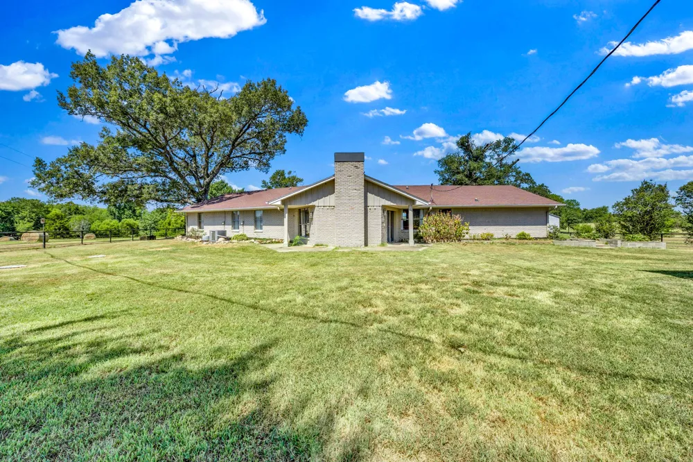 8727 S Fm 69 Como, TX 75431