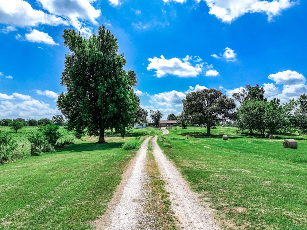 8727 S Fm 69 Como, TX 75431