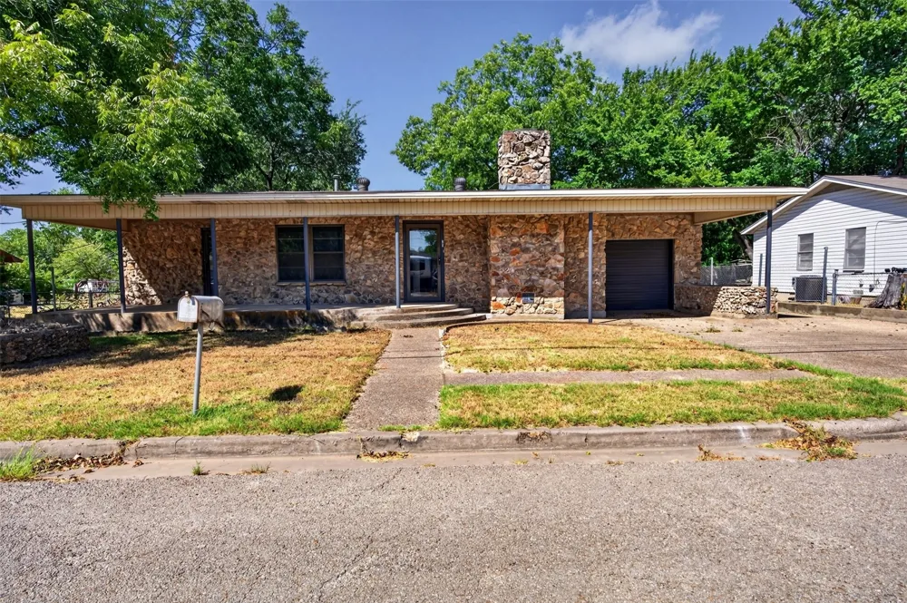 702 Rita Street Lacy Lakeview, TX 76705