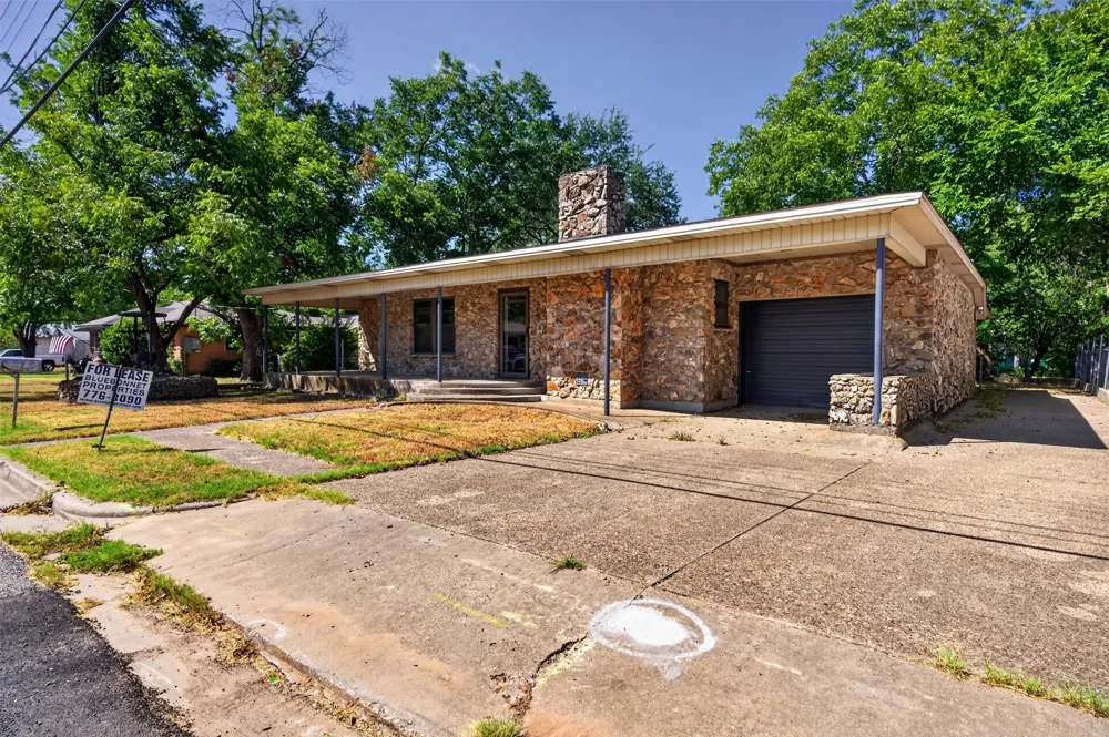 702 Rita Street Lacy Lakeview, TX 76705