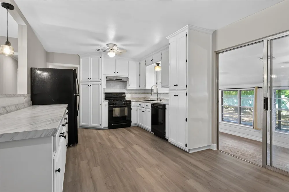 702 Rita Street Lacy Lakeview, TX 76705