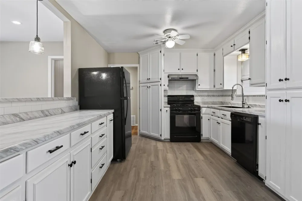 702 Rita Street Lacy Lakeview, TX 76705