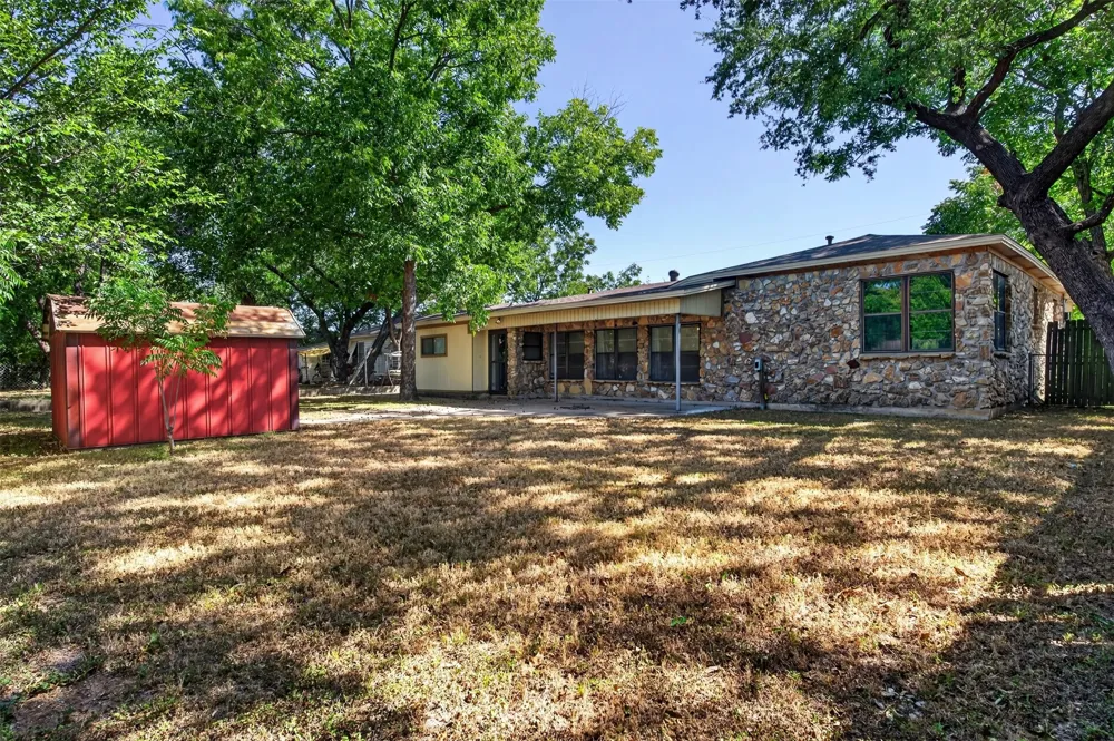 702 Rita Street Lacy Lakeview, TX 76705