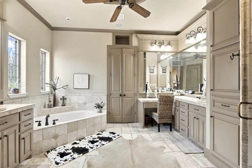 613 Sophie Lane Colleyville, TX 76034