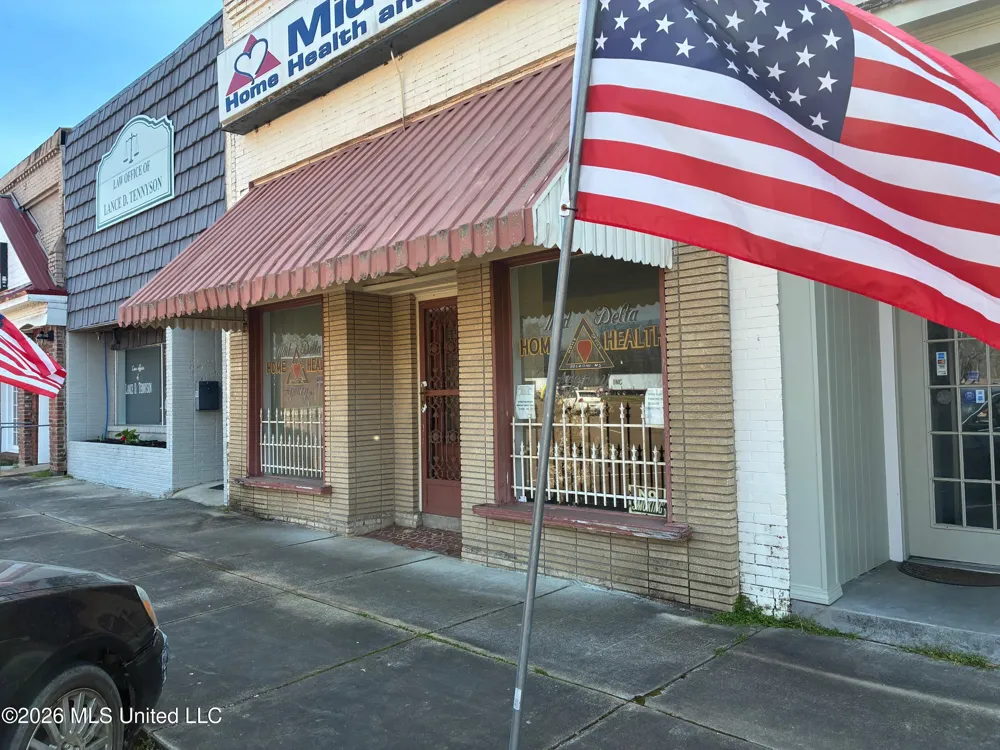 145 Court Square Charleston, MS 38921
