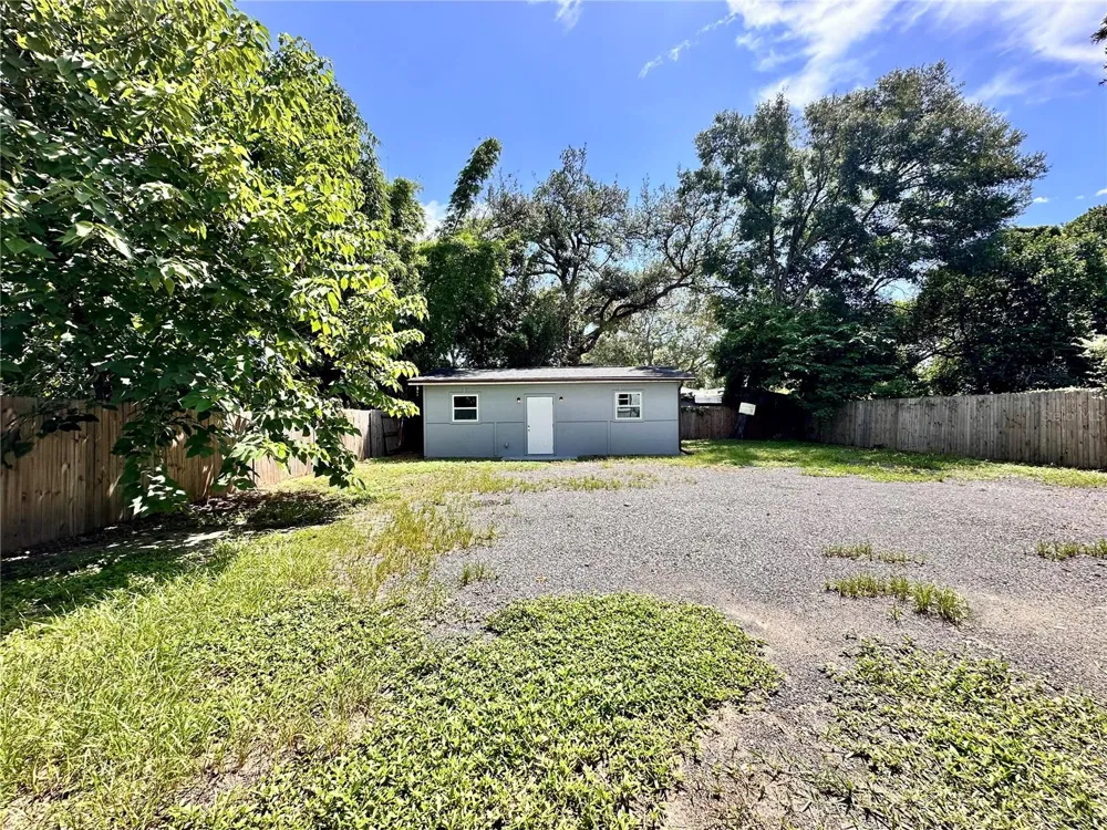 8517 HIGHLAND AVENUE Tampa, FL 33604