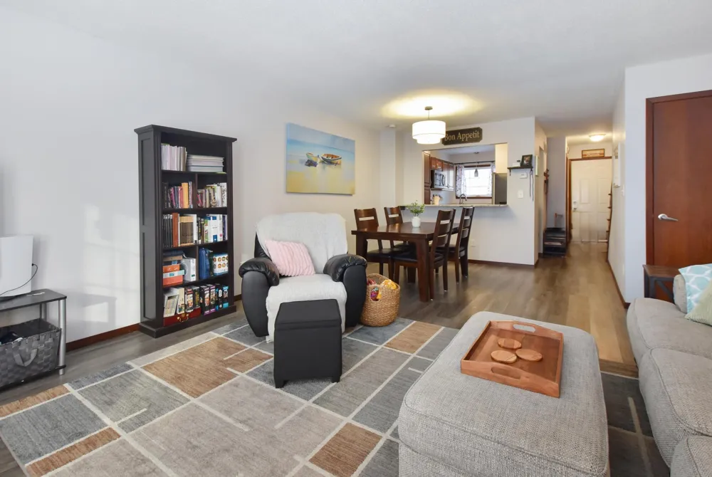 1860 Mcmenemy Street #I Maplewood, MN 55117