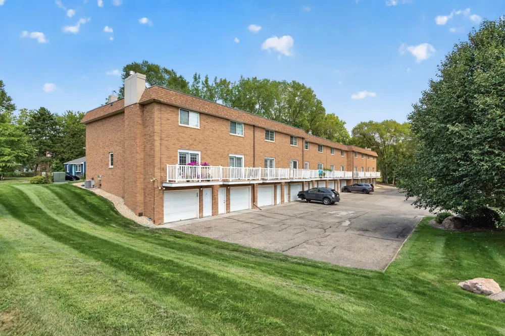 1860 Mcmenemy Street #I Maplewood, MN 55117