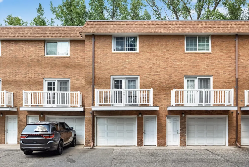 1860 Mcmenemy Street #I Maplewood, MN 55117