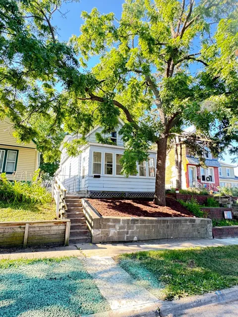 486 Lawson Avenue W