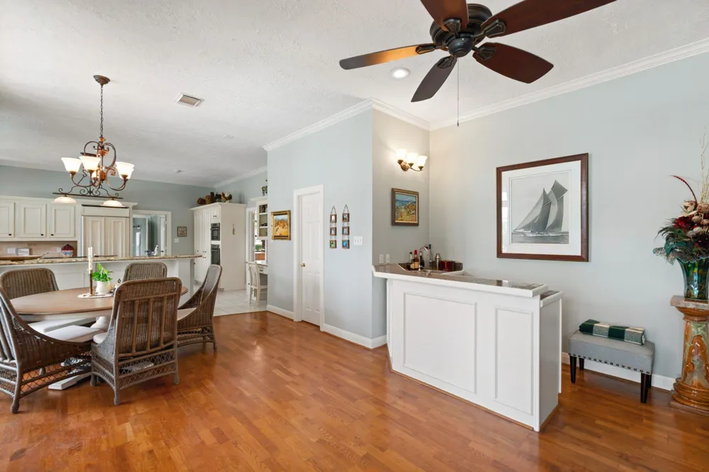 2207 Twin Oaks Boulevard Kemah, TX 77565