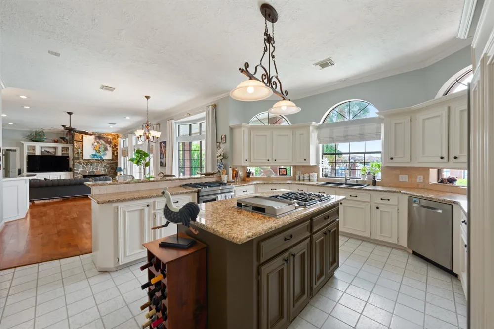 2207 Twin Oaks Boulevard Kemah, TX 77565