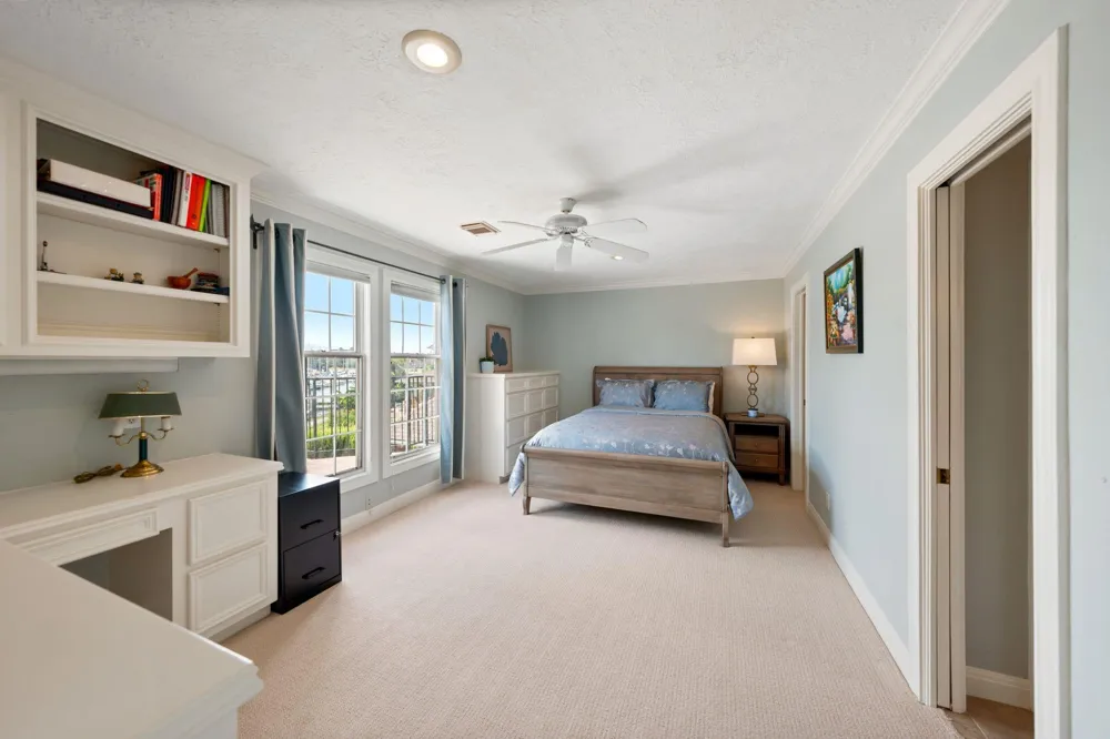 2207 Twin Oaks Boulevard Kemah, TX 77565