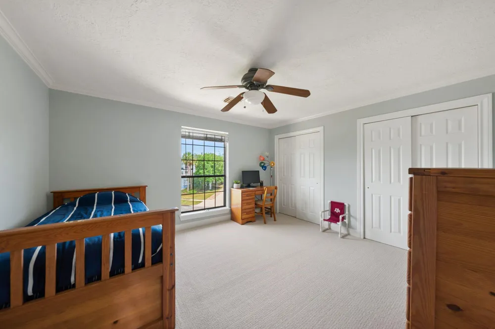 2207 Twin Oaks Boulevard Kemah, TX 77565