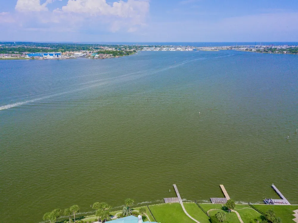 2207 Twin Oaks Boulevard Kemah, TX 77565