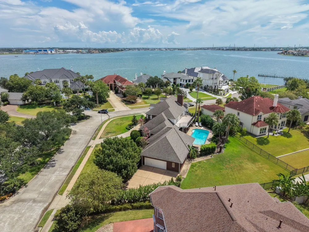 2207 Twin Oaks Boulevard Kemah, TX 77565