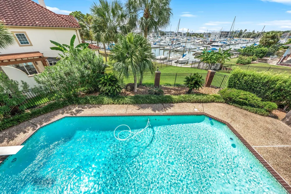 2207 Twin Oaks Boulevard Kemah, TX 77565