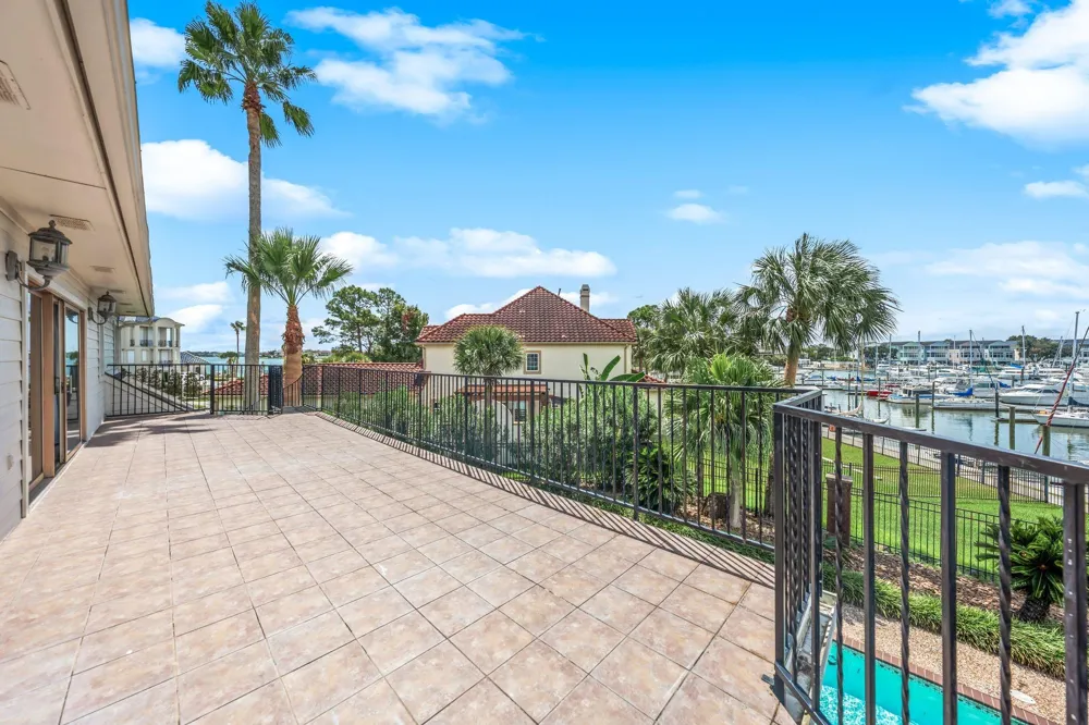 2207 Twin Oaks Boulevard Kemah, TX 77565