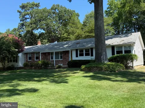 107 LAKESIDE DRIVE E