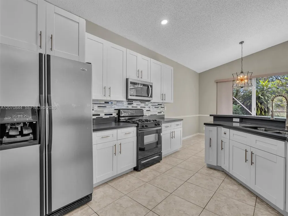 6271 SW 195th Ave Pembroke Pines, FL 33332