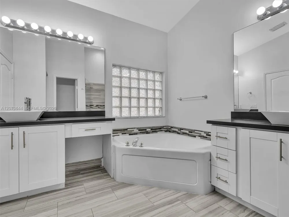 6271 SW 195th Ave Pembroke Pines, FL 33332