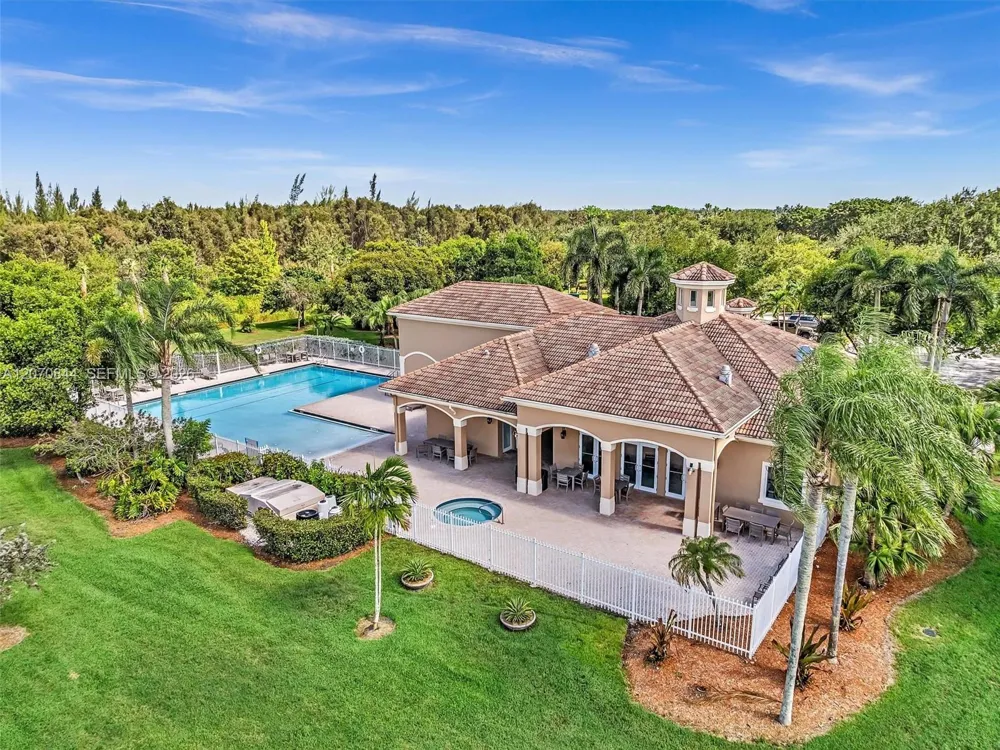 6271 SW 195th Ave Pembroke Pines, FL 33332