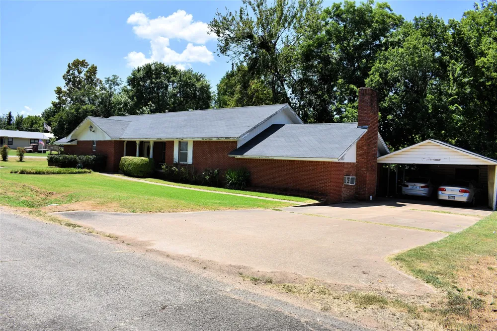 1110 S 4 STREET Hugo, OK 74743