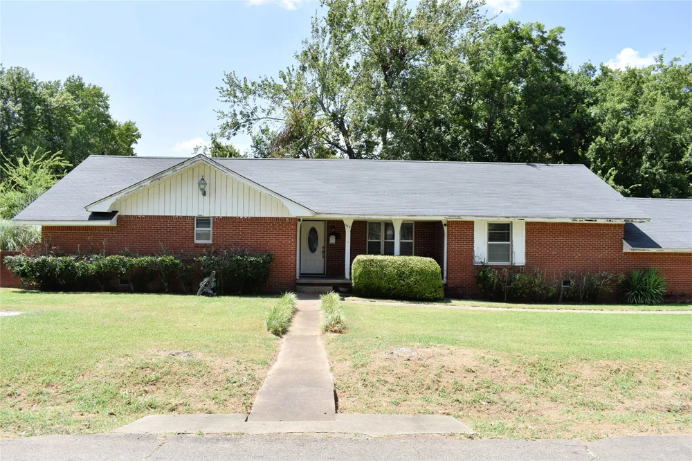 1110 S 4 STREET Hugo, OK 74743