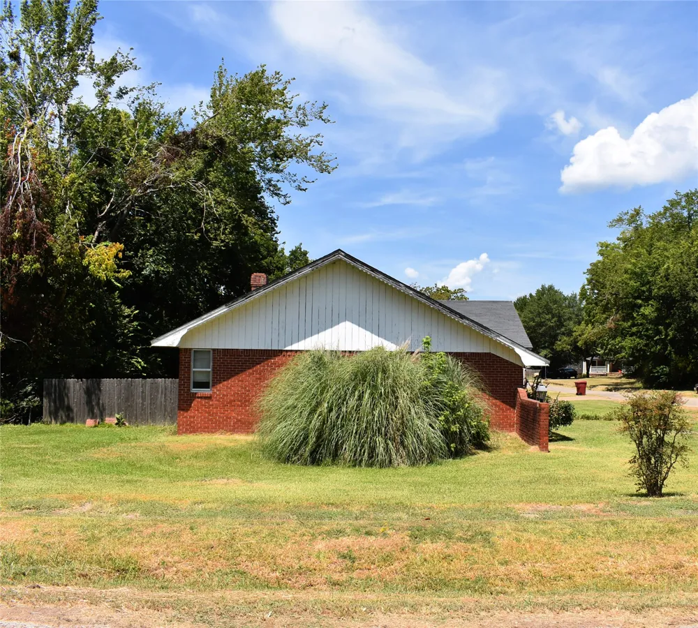 1110 S 4 STREET Hugo, OK 74743