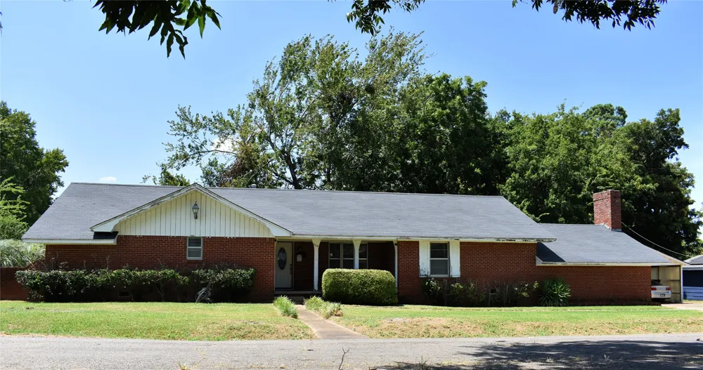 1110 S 4 STREET Hugo, OK 74743