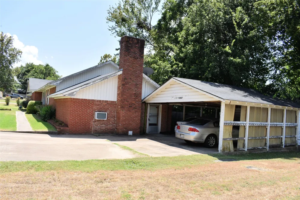 1110 S 4 STREET Hugo, OK 74743