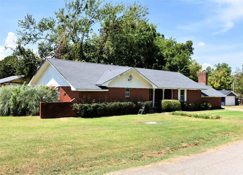 1110 S 4 STREET Hugo, OK 74743