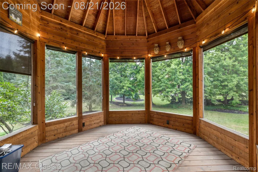 18133 Mission Point Northville Township, MI 48168