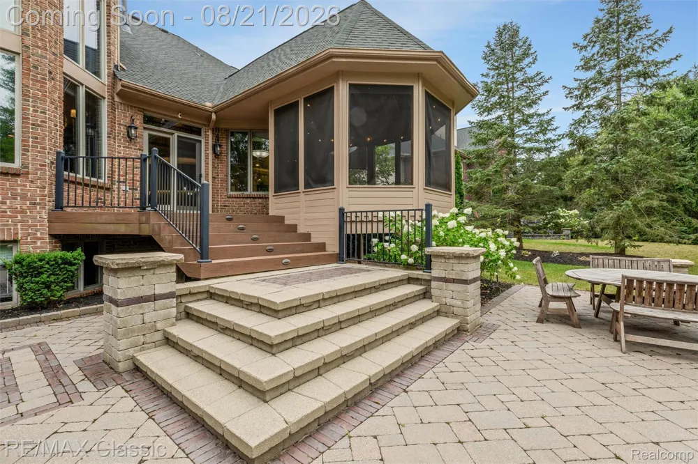 18133 Mission Point Northville Township, MI 48168