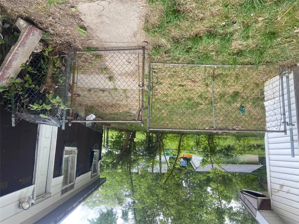2465 Court St Flint City, MI 48503