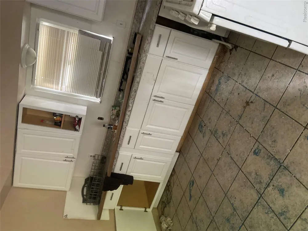 2465 Court St Flint City, MI 48503