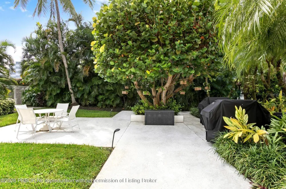 2860 S OCEAN BOULEVARD #208 Palm Beach, FL 33480