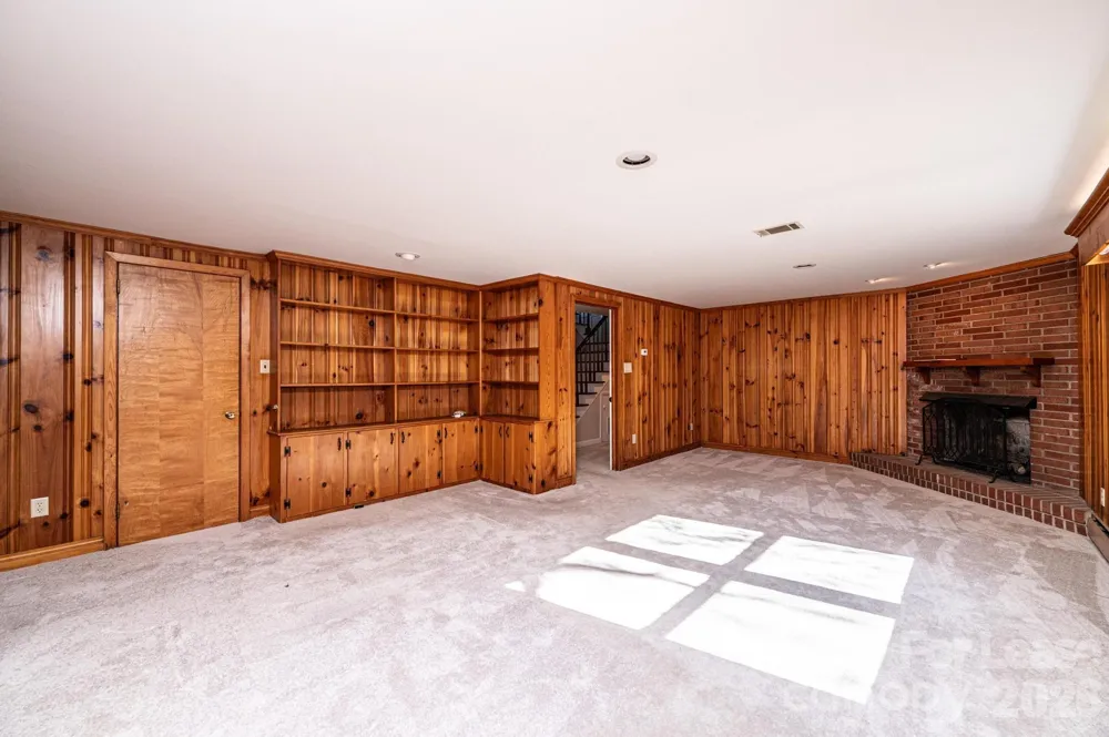 2035 2nd Street NW Hickory, NC 28601