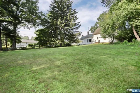 24 N Middletown Road