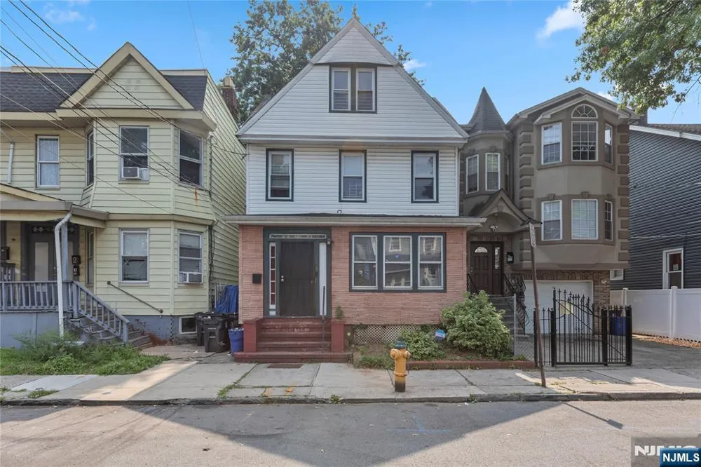42 Mead Street Newark, NJ 07106