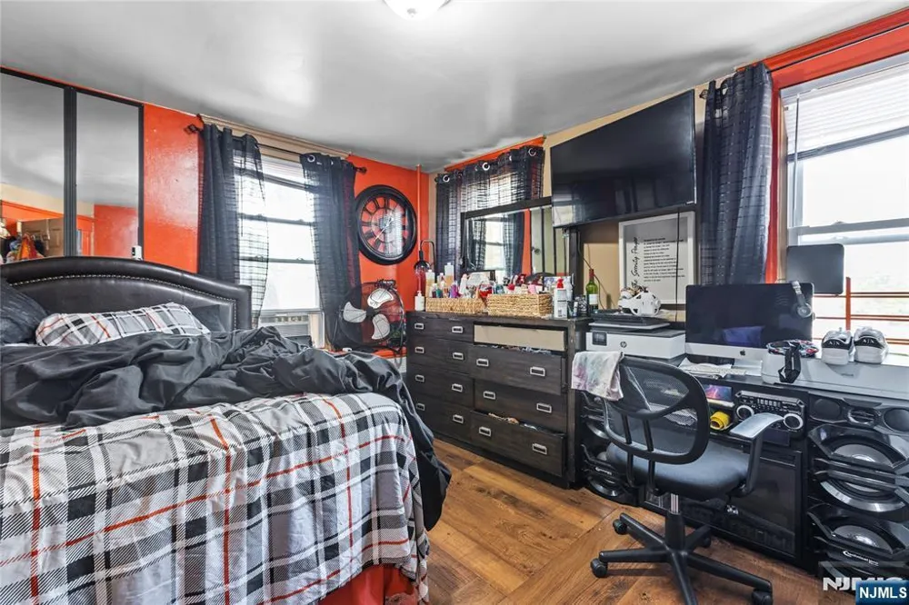 42 Mead Street Newark, NJ 07106