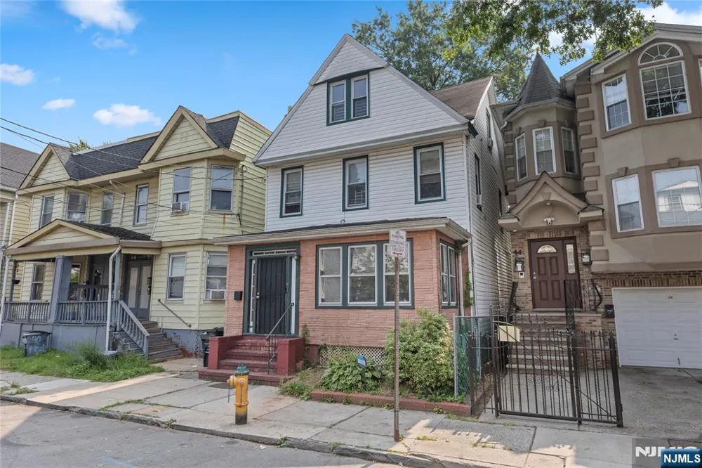 42 Mead Street Newark, NJ 07106