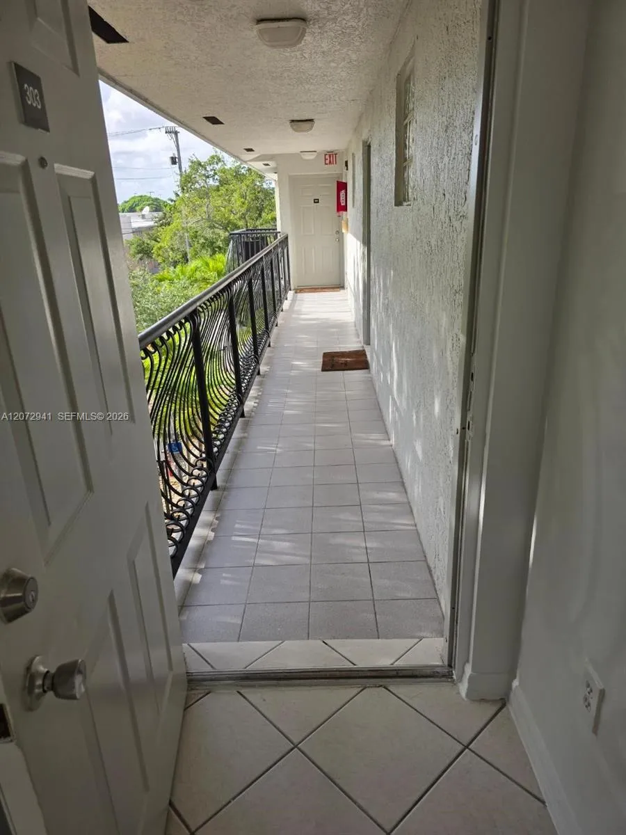 3090 BIRD AV #303 Coconut Grove, FL 33133