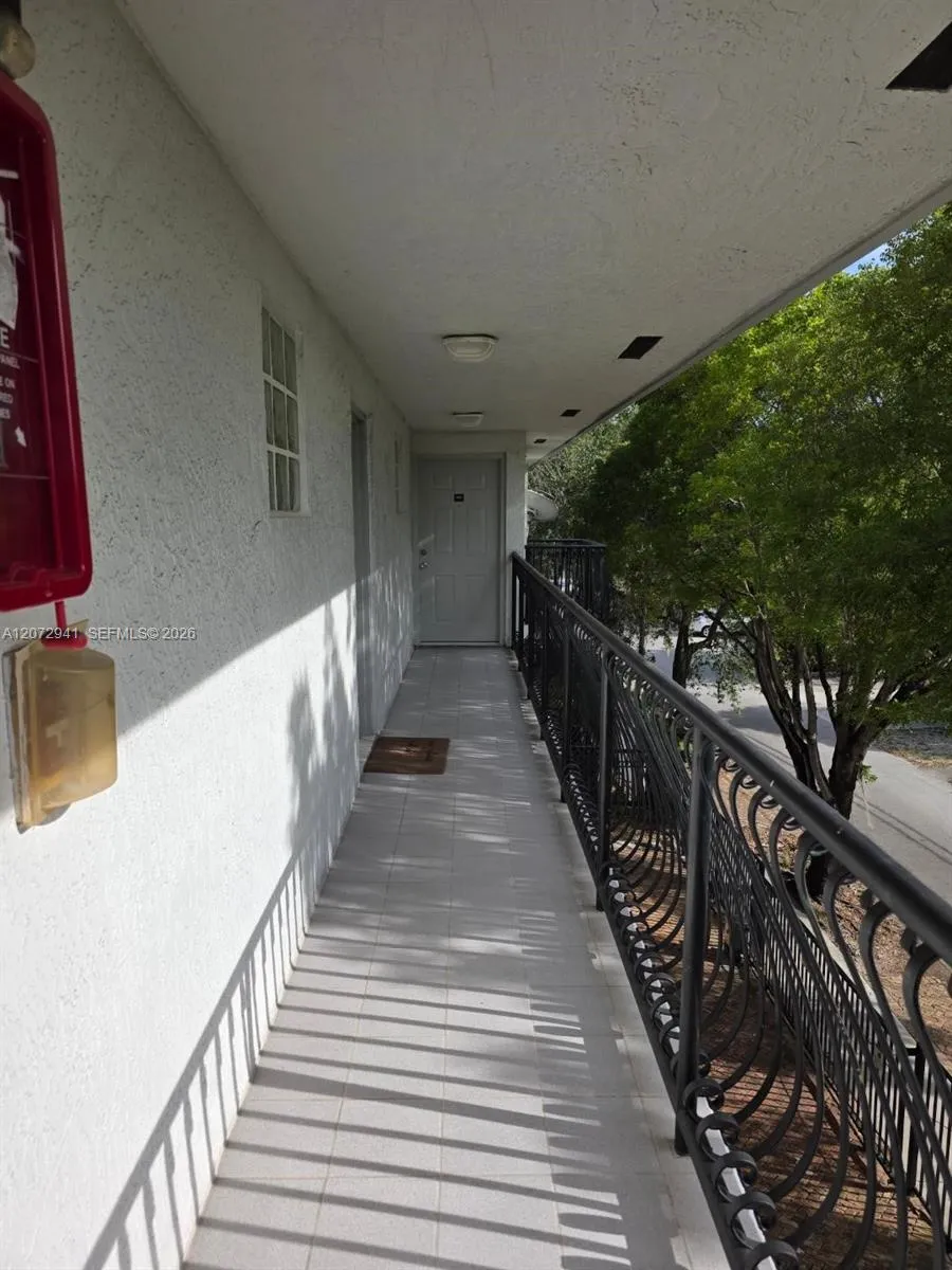 3090 BIRD AV #303 Coconut Grove, FL 33133