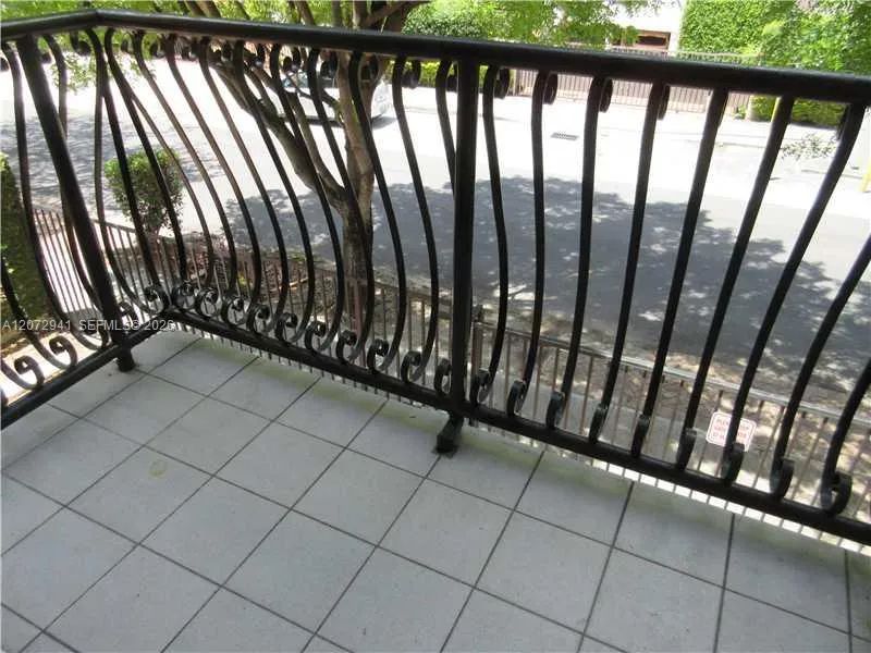 3090 BIRD AV #303 Coconut Grove, FL 33133