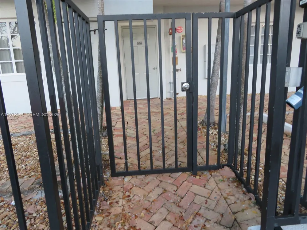 3090 BIRD AV #303 Coconut Grove, FL 33133