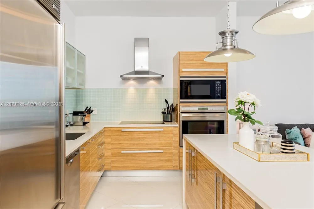 2020 Bayshore Dr #1009 Miami, FL 33137